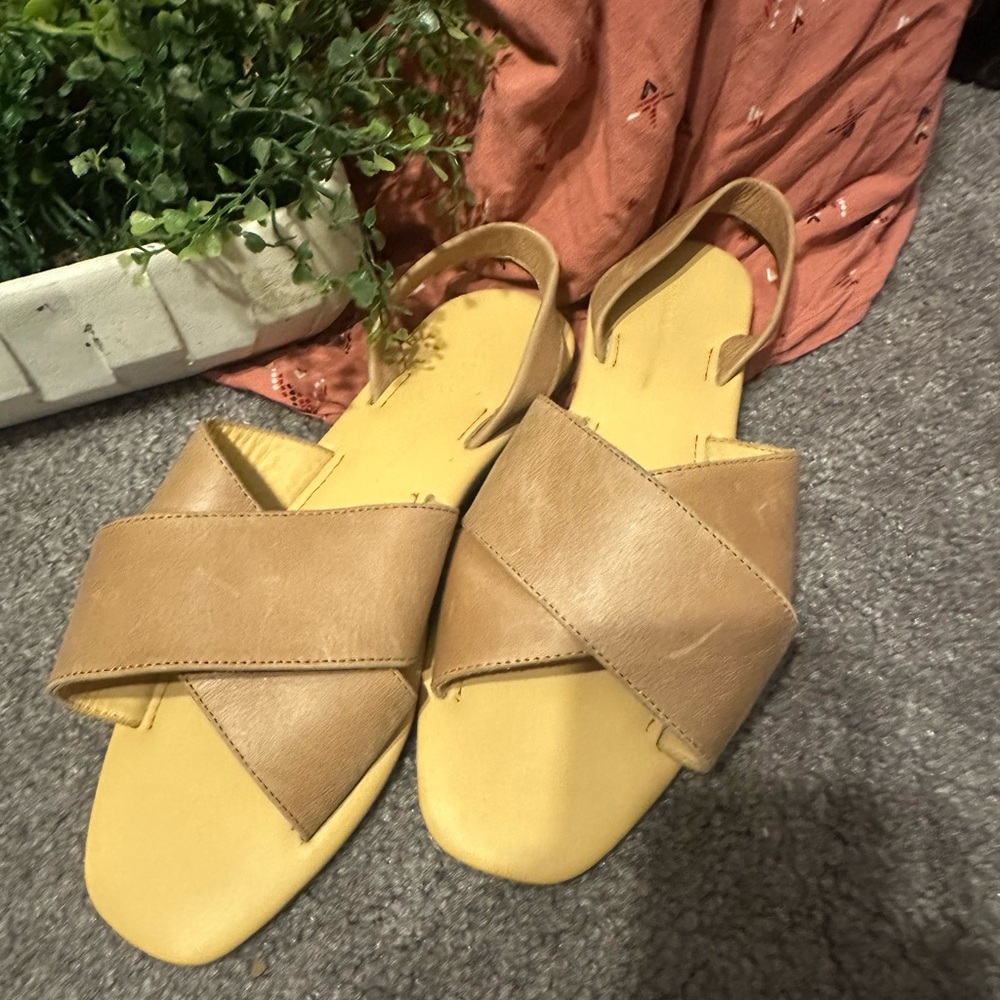 Nisolo Tan Cross-Strap Sandals